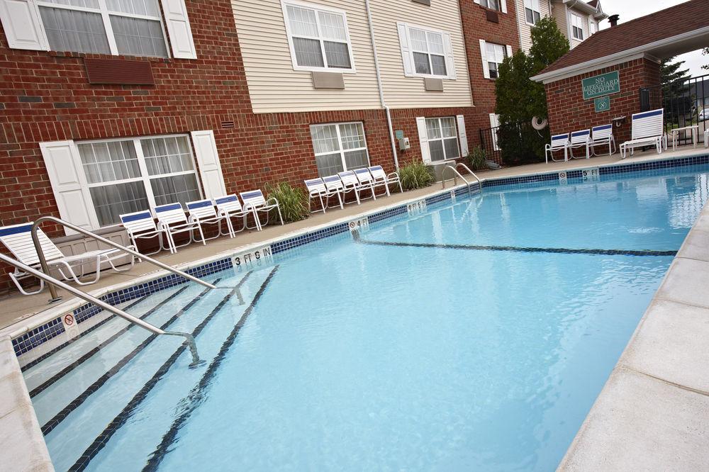 Towneplace Suites By Marriott Detroit Ливония Экстерьер фото