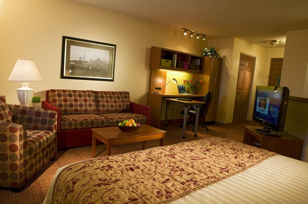 Towneplace Suites By Marriott Detroit Ливония Экстерьер фото