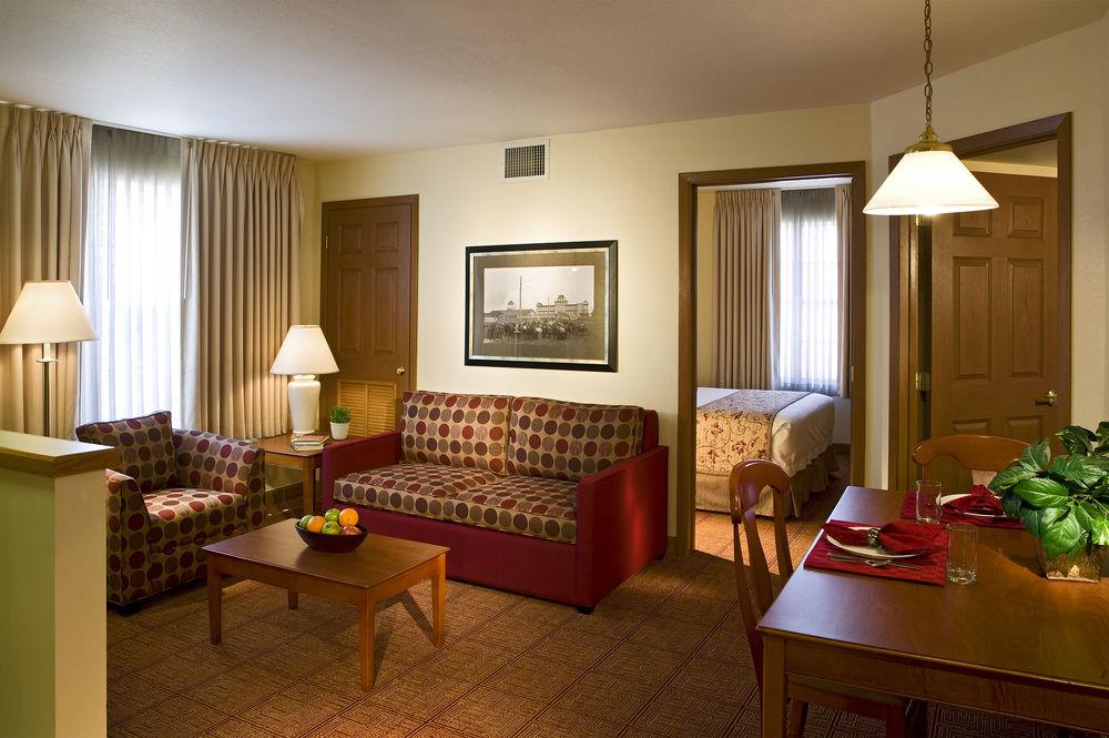 Towneplace Suites By Marriott Detroit Ливония Экстерьер фото