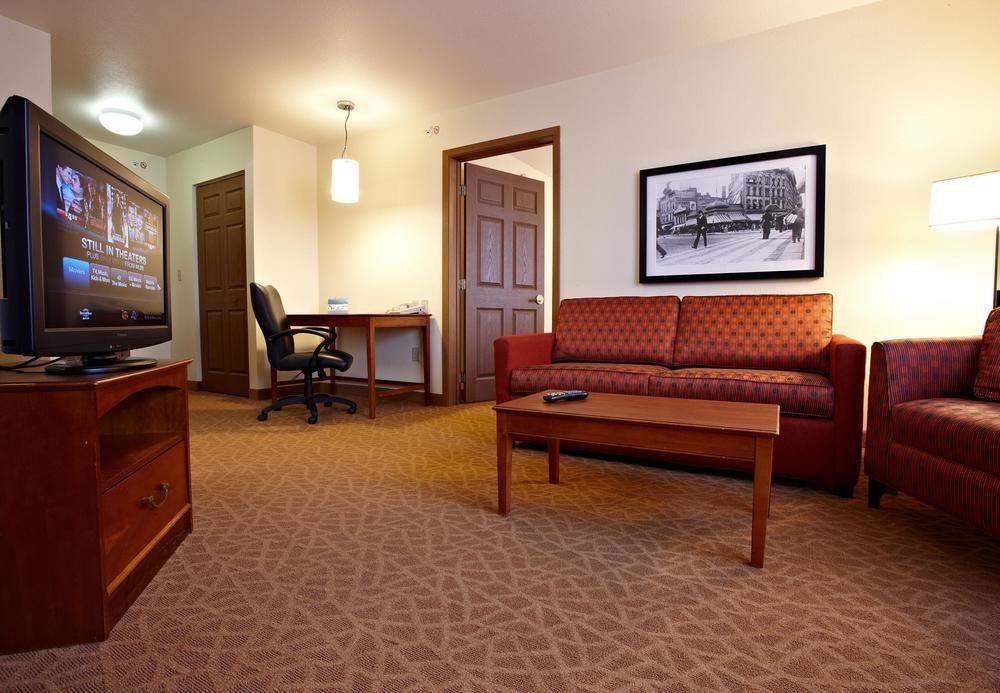 Towneplace Suites By Marriott Detroit Ливония Экстерьер фото