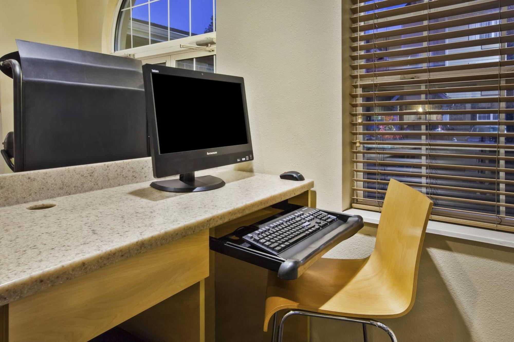 Towneplace Suites By Marriott Detroit Ливония Экстерьер фото