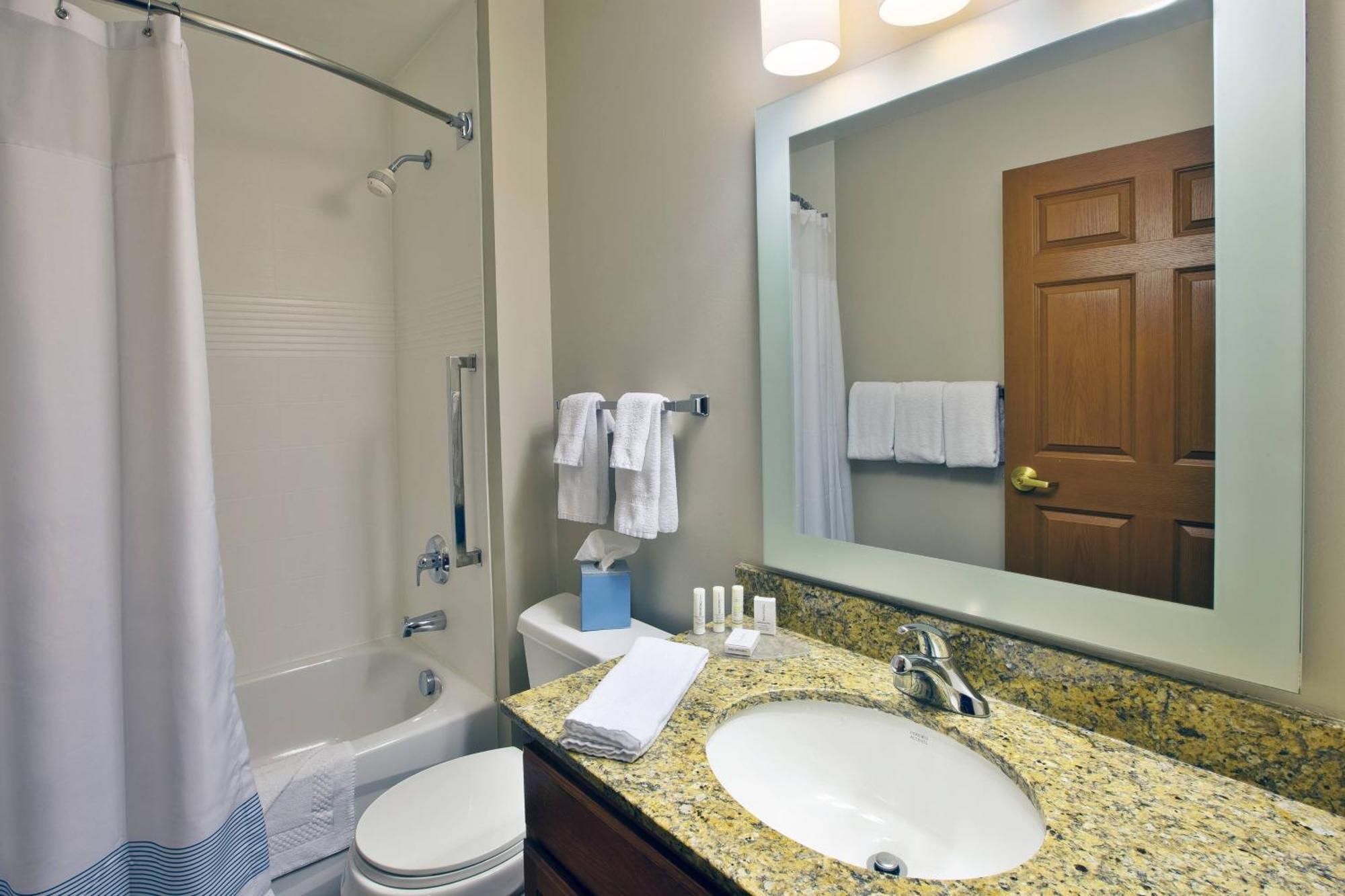 Towneplace Suites By Marriott Detroit Ливония Экстерьер фото