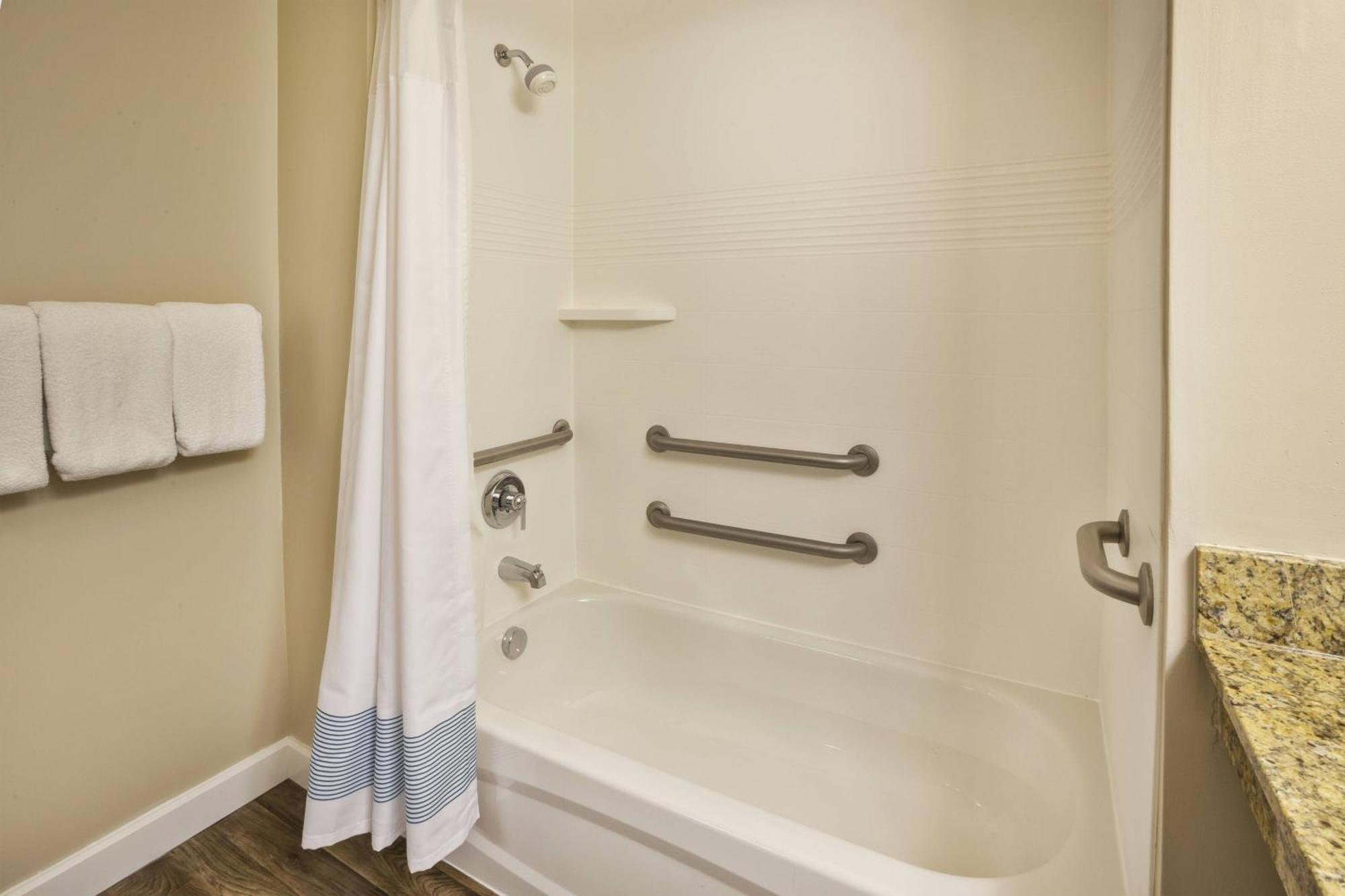 Towneplace Suites By Marriott Detroit Ливония Экстерьер фото
