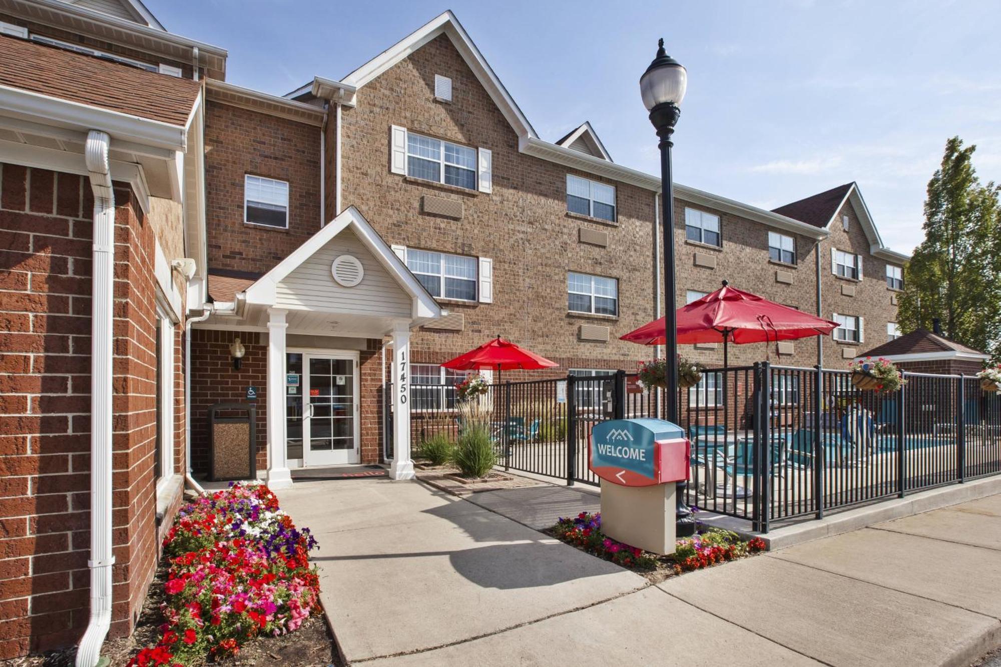 Towneplace Suites By Marriott Detroit Ливония Экстерьер фото