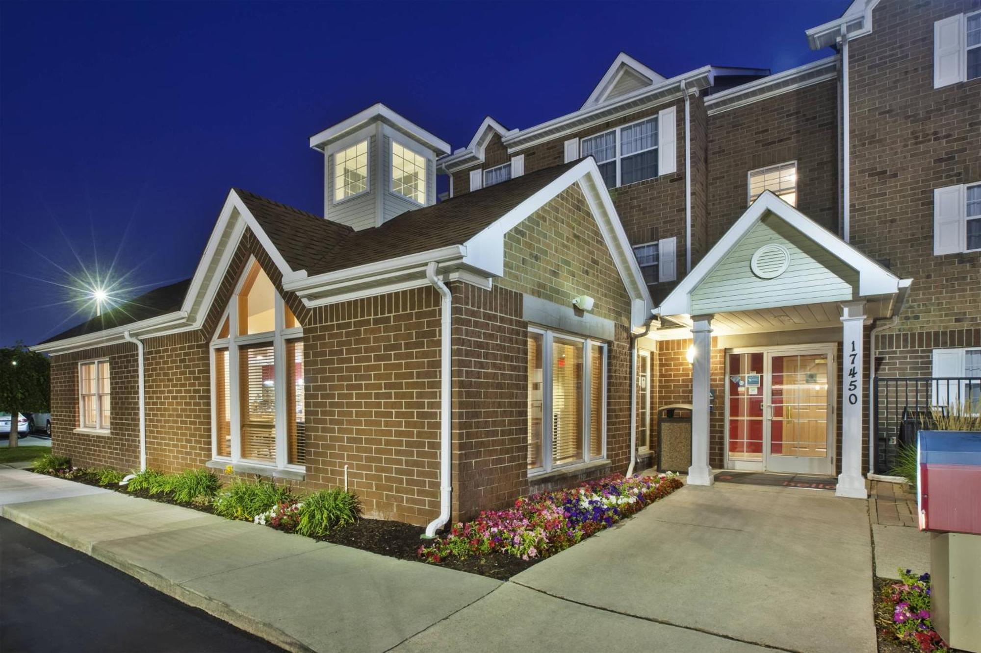 Towneplace Suites By Marriott Detroit Ливония Экстерьер фото