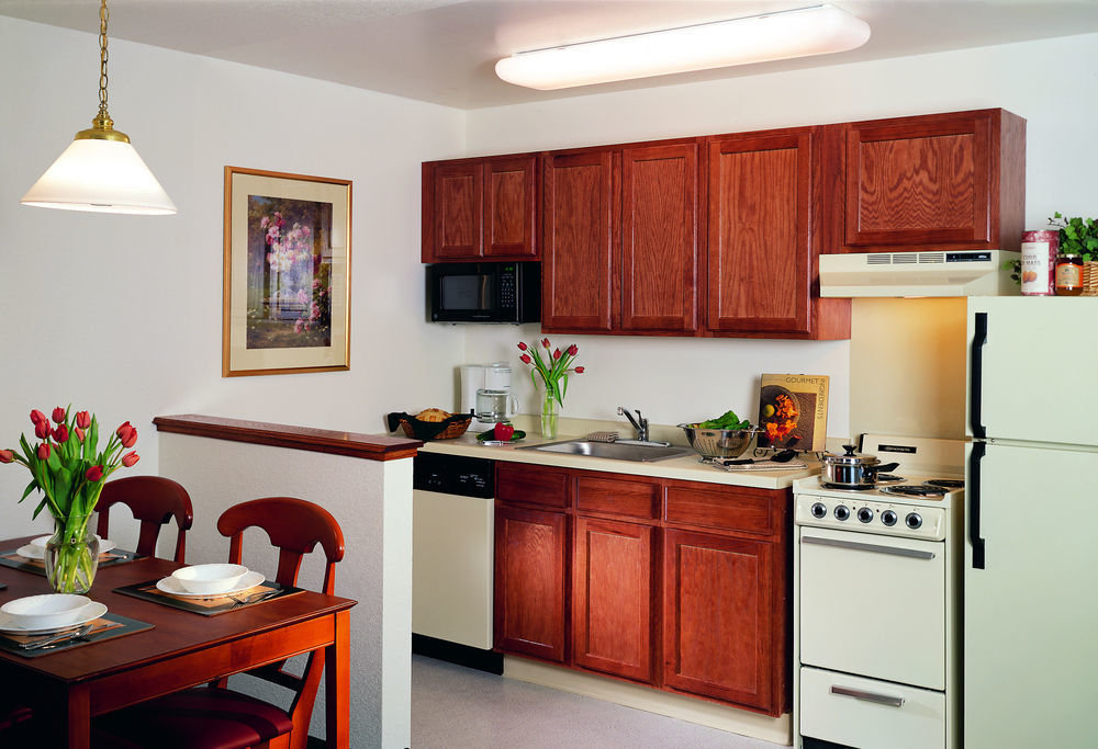 Towneplace Suites By Marriott Detroit Ливония Экстерьер фото