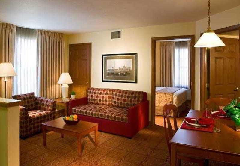 Towneplace Suites By Marriott Detroit Ливония Экстерьер фото